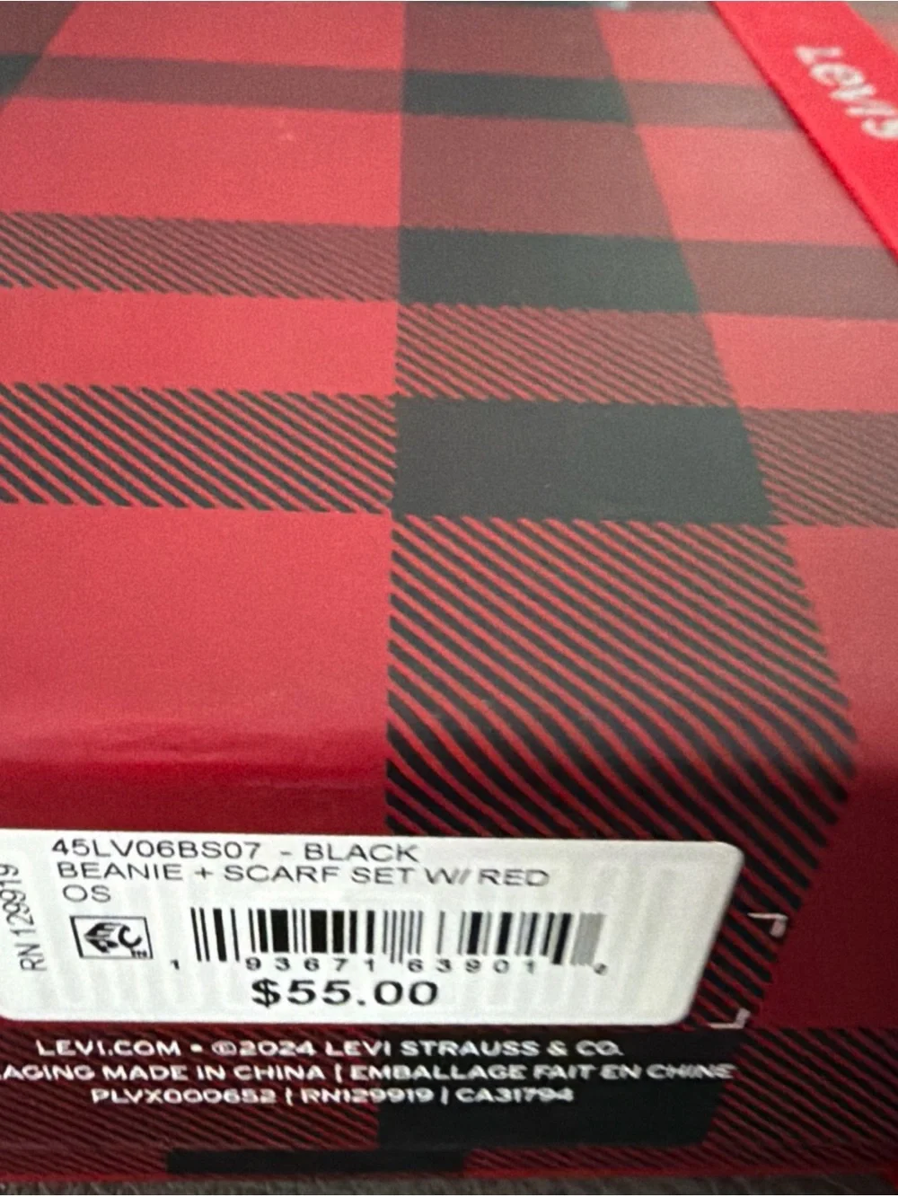 Levi's Men's Logo Beanie & Scarf Gift Set. One Size. Black. New in Gift Box